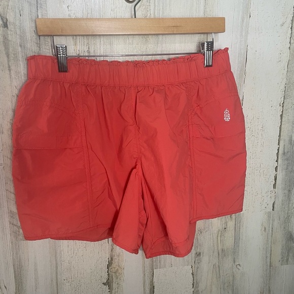 Free People Movement size M Coral Athletic Cargo Pull On Shorts Lightweight - Picture 1 of 7